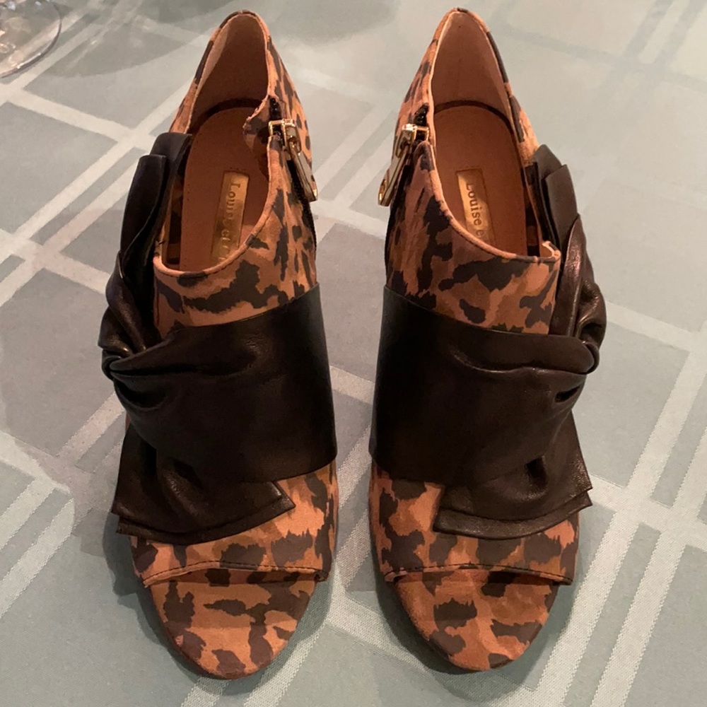 NWT Louise et Cie animal print open toe heels
